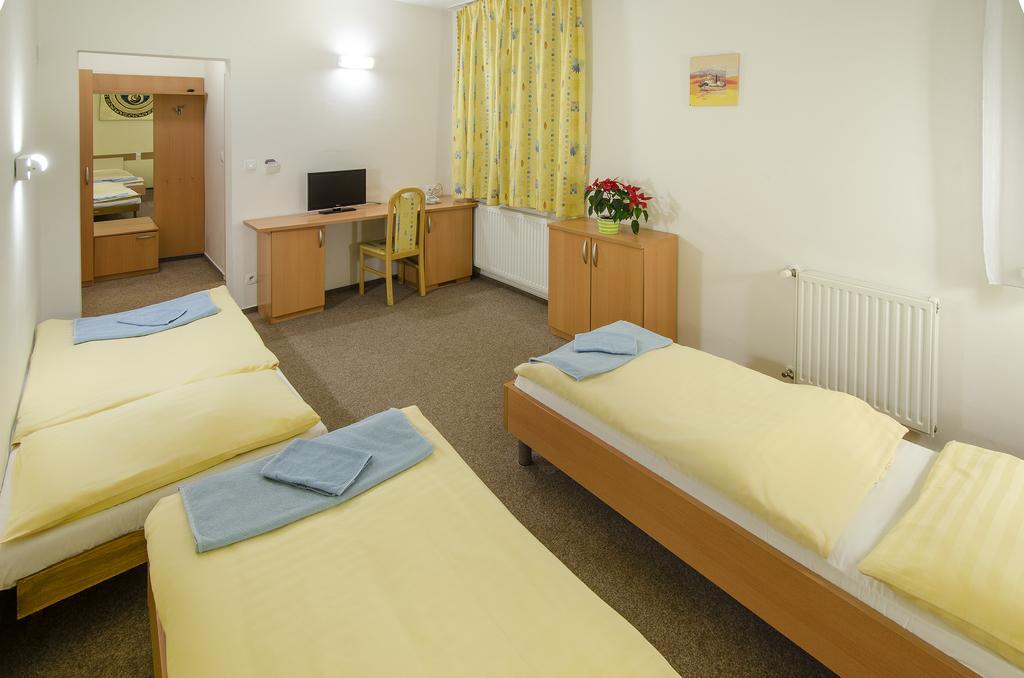 Hotel Imos Prague Exterior photo
